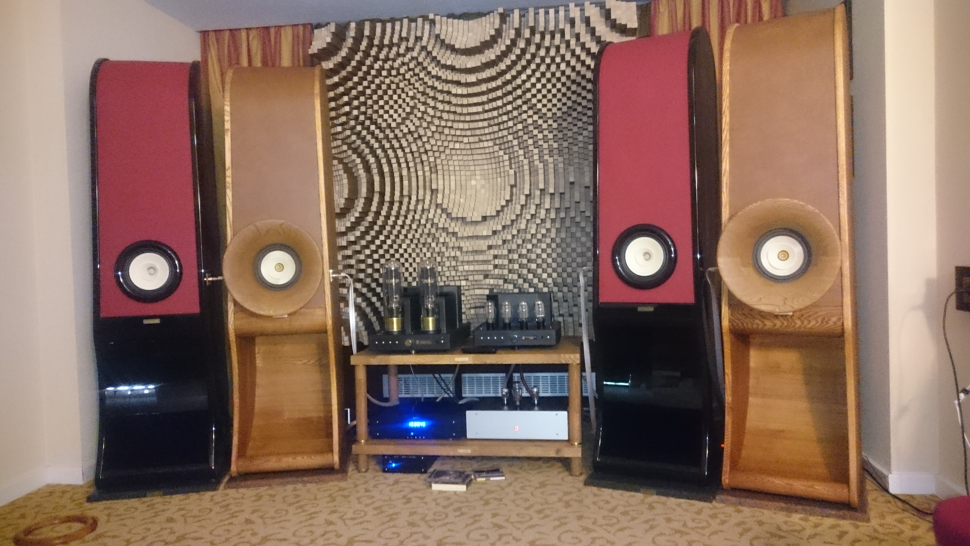 RDacoustic reproduktorové soustavy Evolution stereo 2.0 Budapest 2016 audio show Lampizator KRaudio Kronzilla RDacoustic reproduktorové soustavy Evolution stereo 2.0 Budapest 2016 audio show Lampizator KRaudio Kronzilla