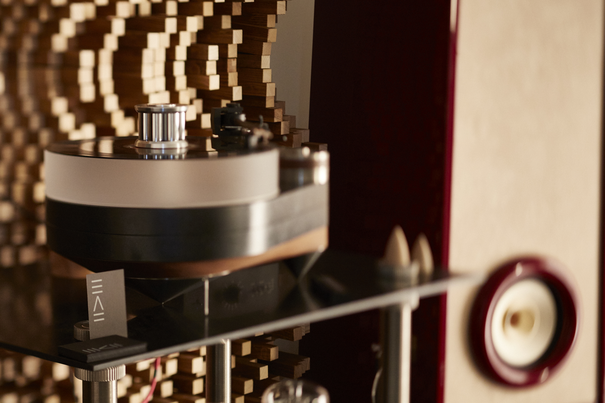 RDacoustic reproduktorové soustavy Evolution stereo 2.0, Kronzilla, 440 turntable High-End Mnichov 2016 RDacoustic reproduktorové soustavy Evolution stereo 2.0, Kronzilla, 440 turntable High-End Mnichov 2016