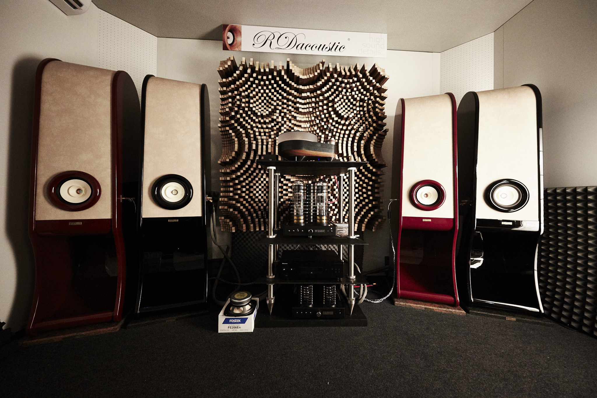 RDacoustic reproduktorové soustavy Evolution stereo 2.0, Kronzilla, 440 turntable High-End Mnichov 2016 RDacoustic reproduktorové soustavy Evolution stereo 2.0, Kronzilla, 440 turntable High-End Mnichov 2016