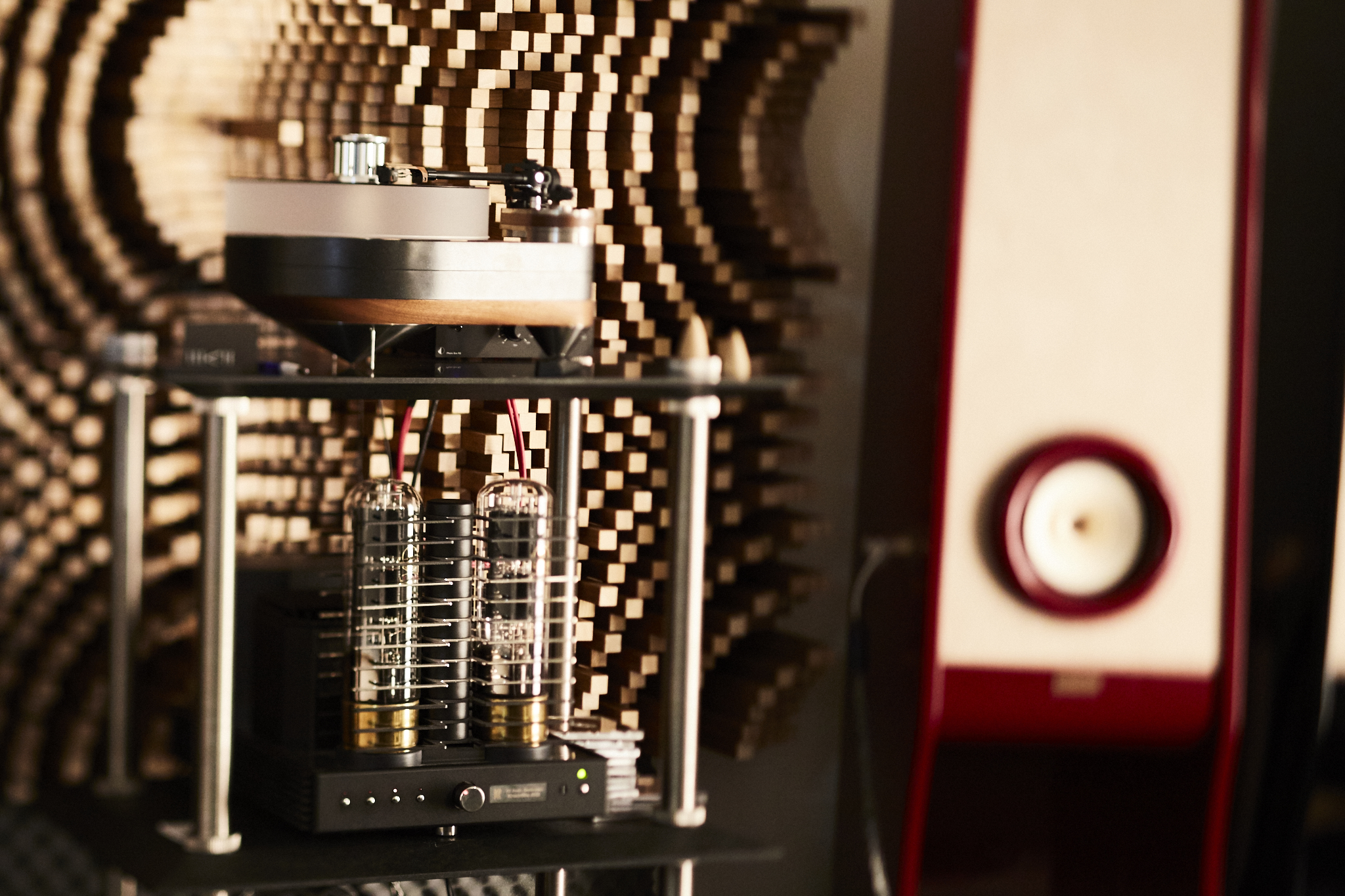 RDacoustic reproduktorové soustavy Evolution stereo 2.0, Kronzilla, 440 turntable High-End Mnichov 2016 RDacoustic reproduktorové soustavy Evolution stereo 2.0, Kronzilla, 440 turntable High-End Mnichov 2016