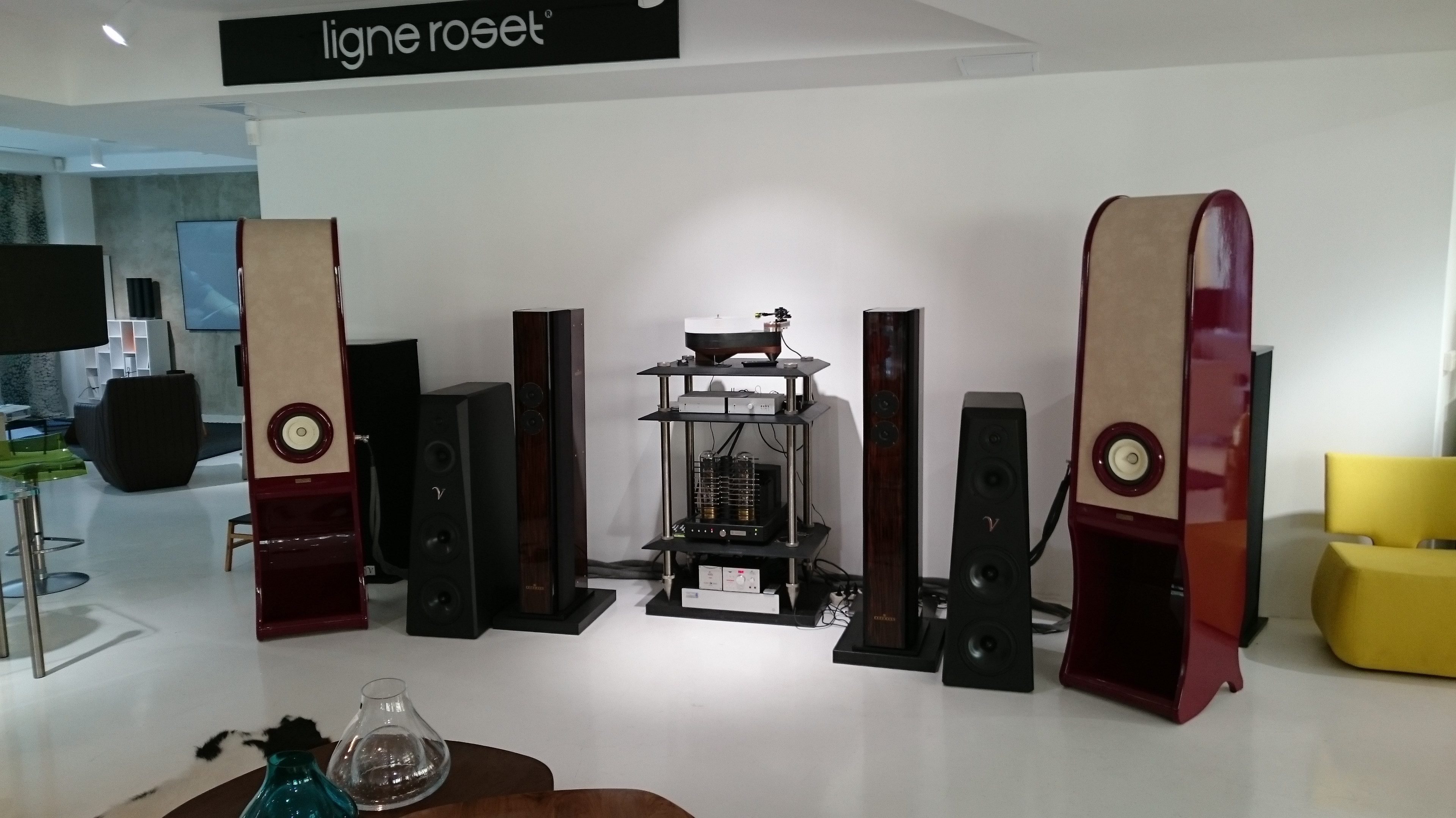 RDacoustic reproduktorové soustavy Evolution stereo 2.0 Ligne roset Praha RDacoustic reproduktorové soustavy Evolution stereo 2.0 Ligne roset Praha